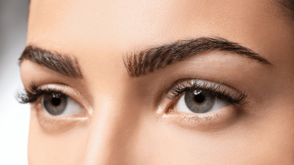 Thickens Eyelashes and Eyebrows